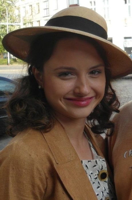 Anna Pr&oacute;chniak smiling for a picture