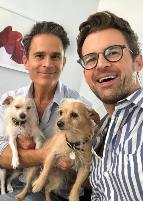 Brad Goreski taking a selfie with Gary Janetti in August 2018