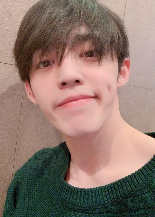 Choi Seungcheol as seen taking a selfie in March 2019