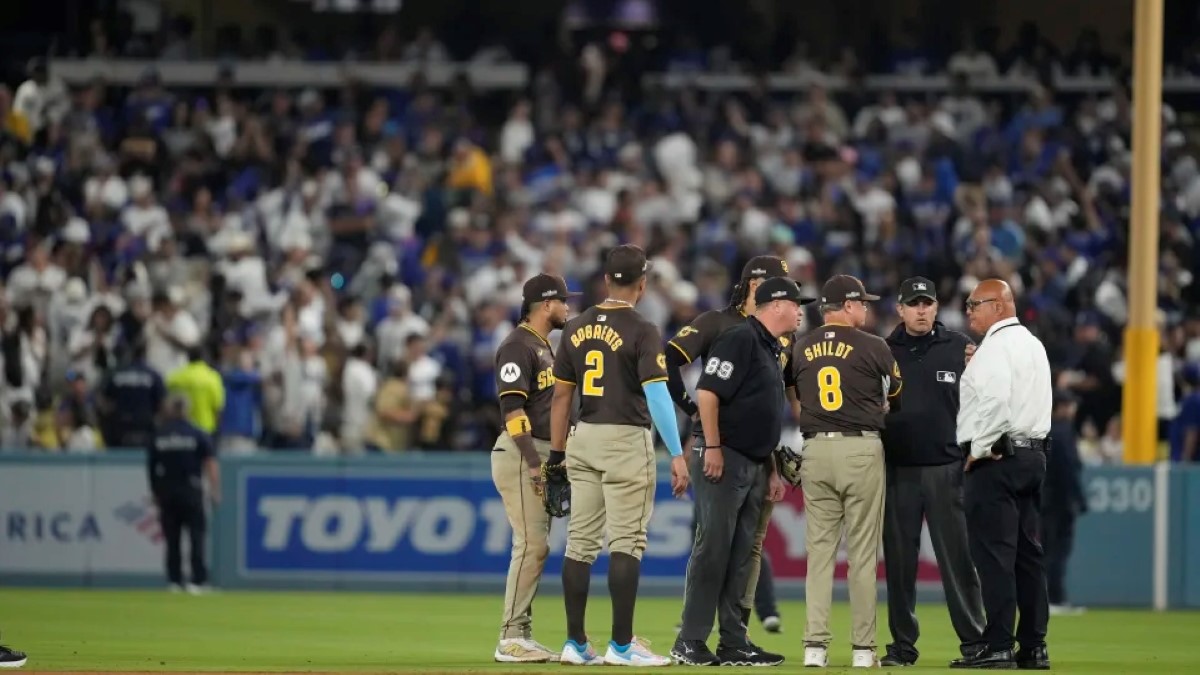 Chaos at Dodger Stadium: Fans Throw Trash and Balls, Disrupt Padres’ NLDS Victory