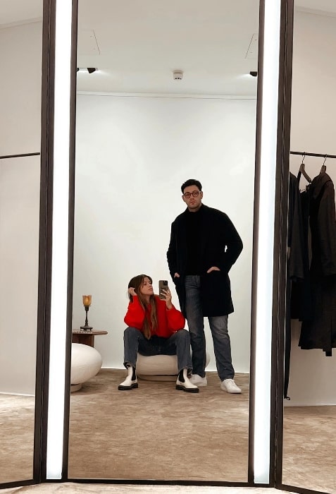 Elliot Grainge as seen in a mirror selfie with Sofia Richie in London in 2022