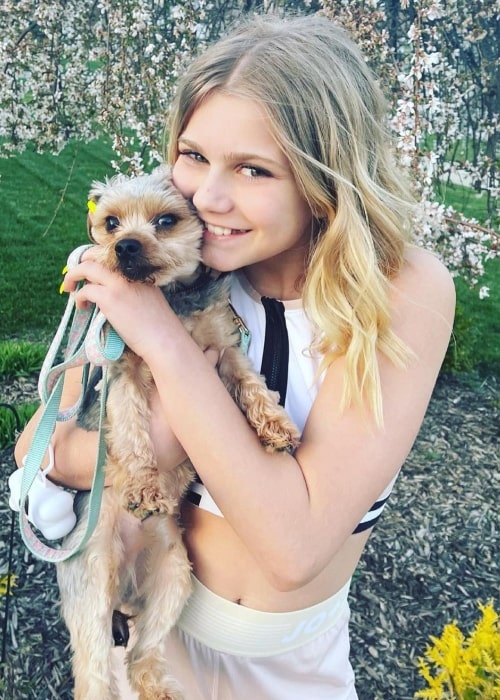 Giada Ryann as seen in a picture with her dog in April 2021