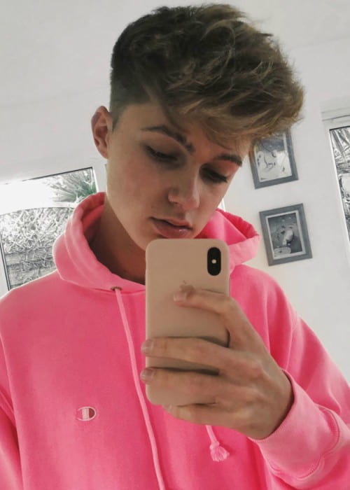 HRVY in an Instagram selfie in November 2017