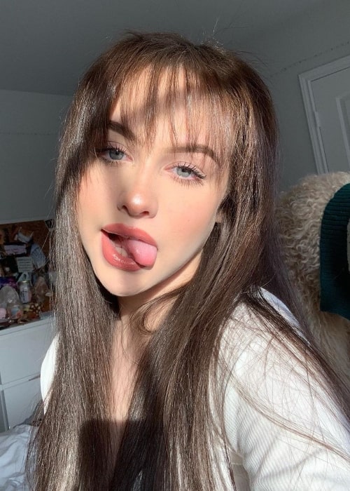 Haley Morales as seen while taking a sun-kissed selfie in December 2019