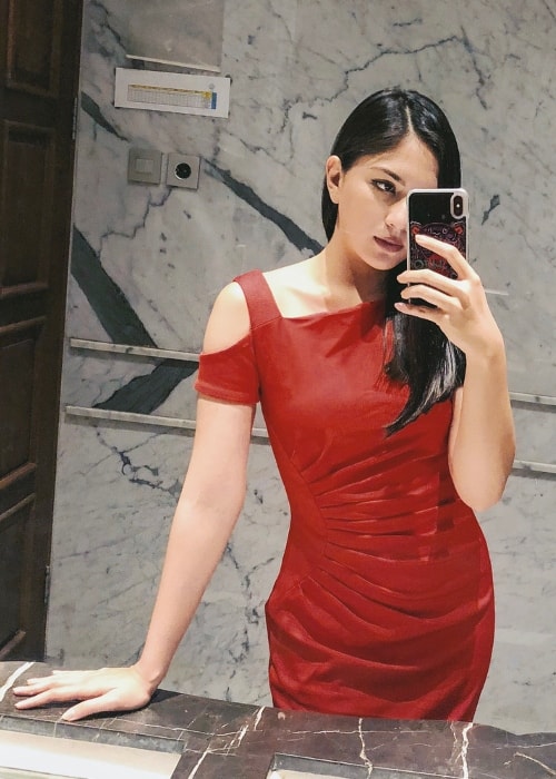 Jessica Mila in a mirror selfie in June 2018
