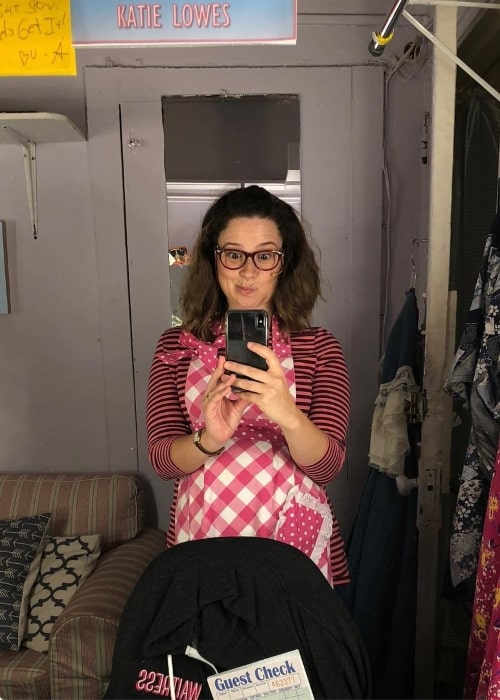 Katie Lowes in a mirror selfie in August 2018