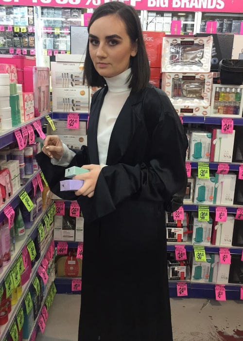 Meg Mac as senn in an Instagram Post in October 2017