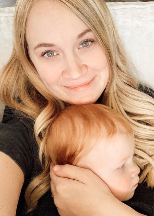 Rachelle Swannie with her daughter, as seen in Novemeber 2019