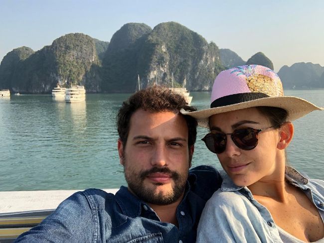 Roberto as seen with Maria Elisa Camargo in 2017