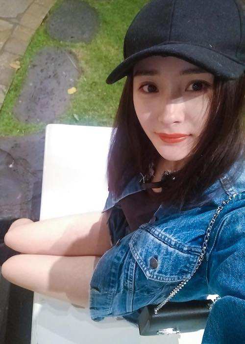 Yang Mi in a March 2017 selfie